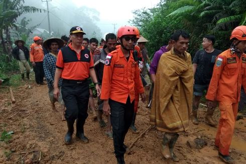 30 Jam Tertimbun Longsor di Lubang Tambang, 9 Warga Berhasil Dievakuasi