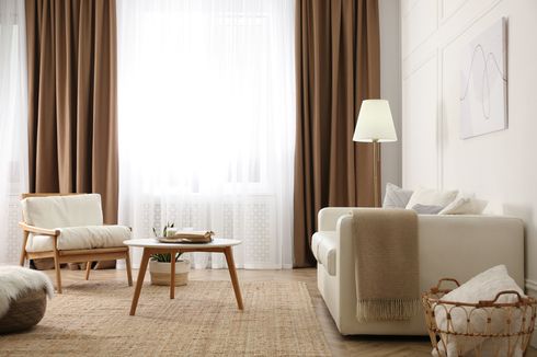 6 Warna Gorden yang Cocok untuk Ruang Tamu Berdinding Putih