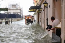 Badai Tewaskan 11 Orang di Italia dan Kota Venesia Terendam Banjir