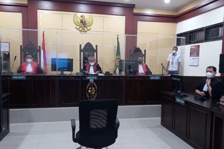 Hakim Pengadilan Negeri Tangerang menolak eksepsi yang diajukan kuasa hukum terdakwa Indra Kenz. Hal itu disampaikan saat sidang putusan sela yang digelar di PN Tangerang, Senin (22/8/2022).