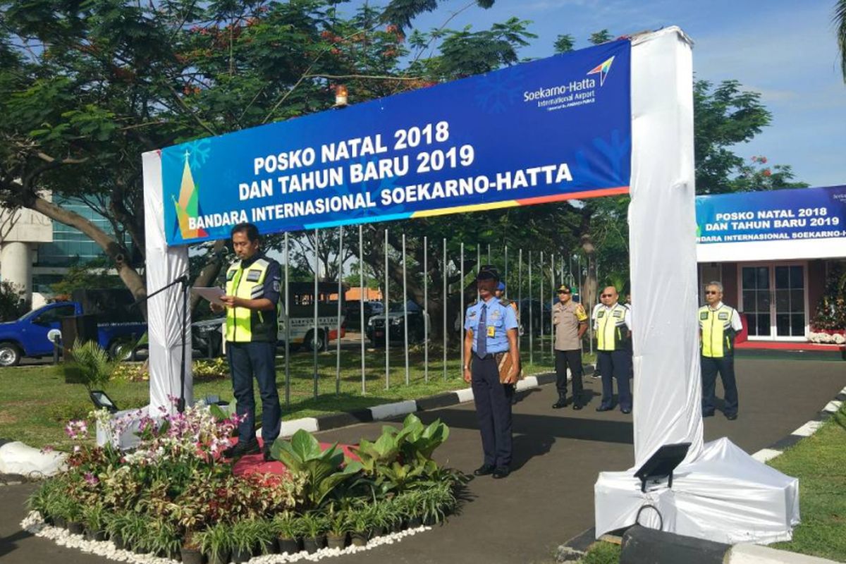 Direktur Utama PT Angkasa Pura II, Muhammad Awaluddin memberikan pidato dalam apel mengenai persiapan libur panjang, Hari Natal 2018 dan Tahun Baru 2019 (20/12/2018).