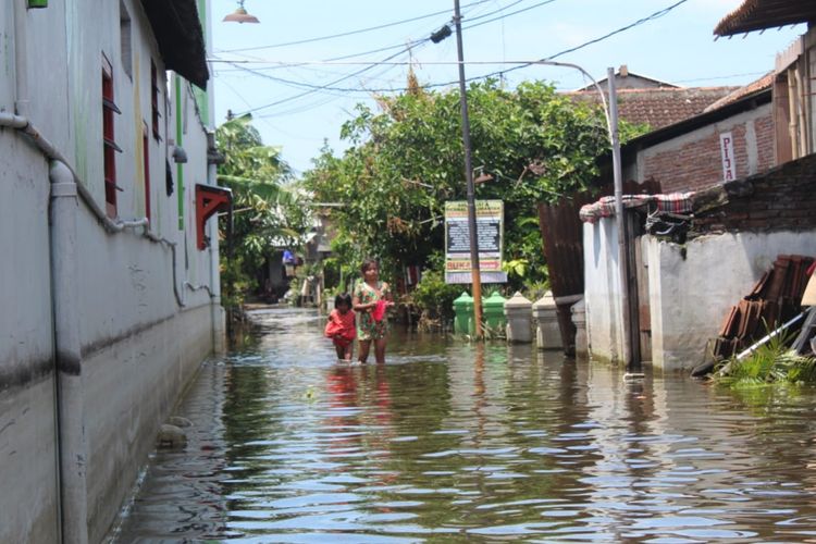 Banjir di daerah Trimulyo, Genuk Semarang, Sabtu (13/2/2021)