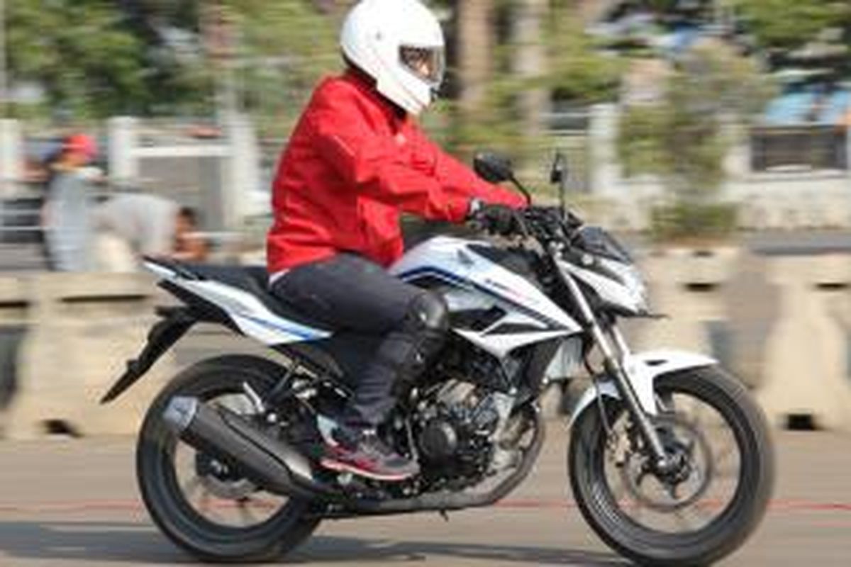 KompasOtomotif merasakan kenyamanan berkendara (ergonomi) pada All-New CB150R Sreetfire.