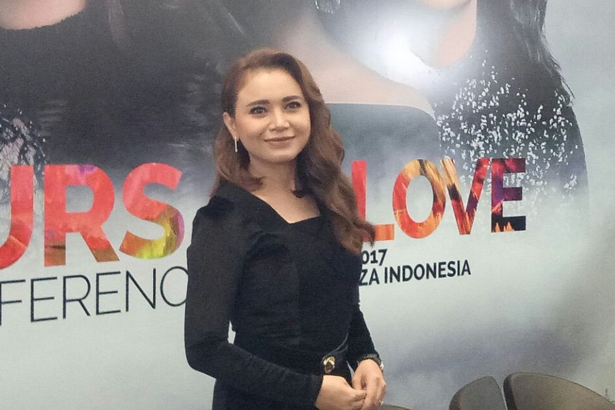 Rossa berpose saat jumpa pers Ayat Ayat Cinta (AAC) In Concert With Live Orchestra- Colours Of Love, di Plaza Indonesia, Jakarta Pusat, Senin (27/11/2017).