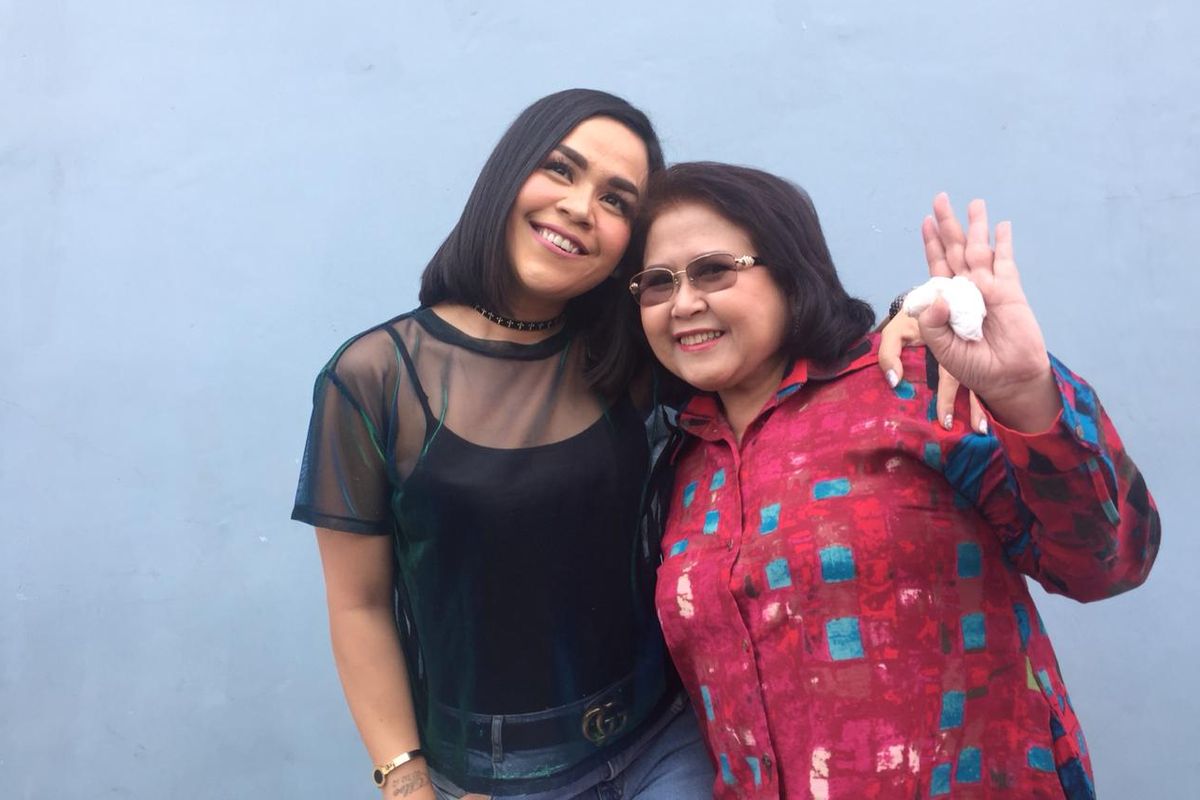 Melaney Ricardo dan Elza Syarief di kawasan Mampang, Jakarta Selatan, Senin (16/9/2019).