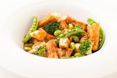 Resep Tumis Dada Ayam, Tahu, dan Sayuran, Menu Makan Malam Sempurna