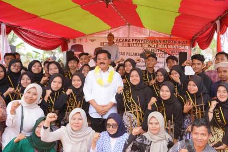 Menteri ATR/Kepala BPN Hadi Tjahjanto di Desa Muktisari, Kabupaten Ciamis pada Kamis (12/10/2023).