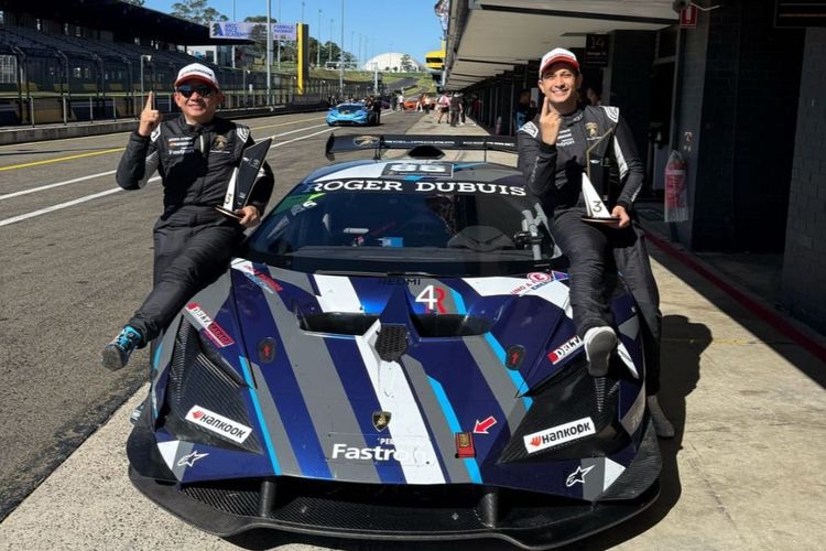 Duet pebalap Indonesia Umar dan H Dypo Fitra raih podium ketiga debut Lamborghini Super Trofeo Asia 2025.