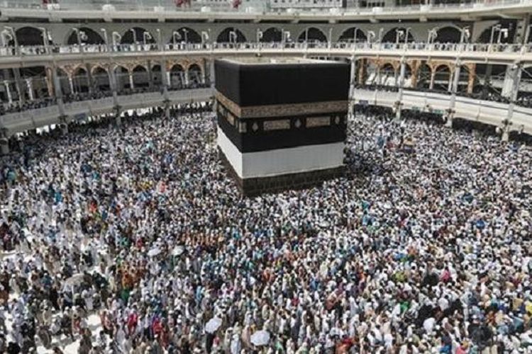 Jemaah haji mengeliling Ka?bah di Mekkah, Saudi Arabia.
