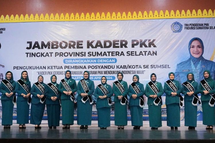 Seluruh Ketua Pembina Posyandu Kabupaten/Kota se-Sumsel yang dikukuhkan dalam Jambore Kader PKK di Taman Mini Indonesia Indah, Jakarta, Kamis (25/4/2024)