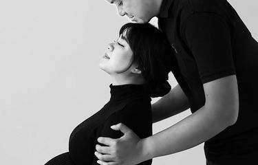 Pasangan suami istri asal Yogyakarta, Daniel Oscar Baskoro dan Erlinda Aji Ayuningrum, menyambut kelahiran anak pertama dengan memberikan nama hasil kombinasi teknologi ChatGPT.
