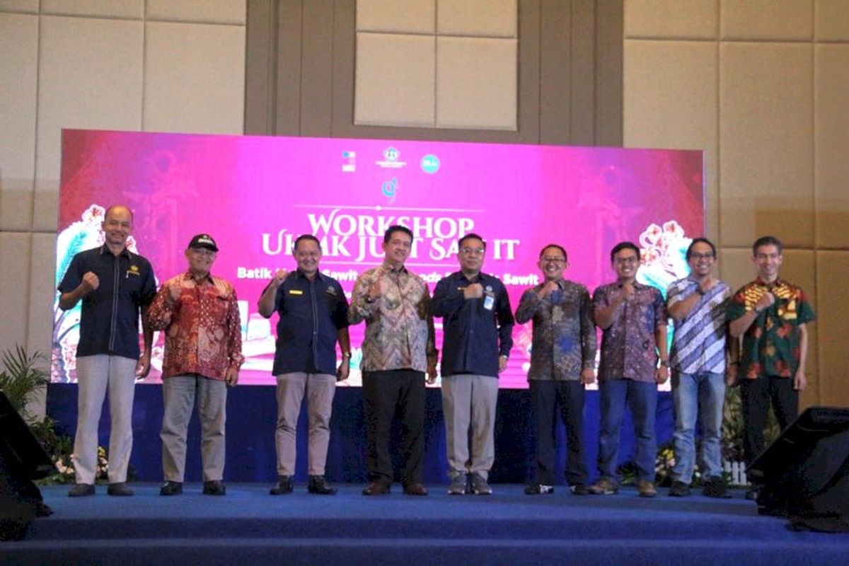Badan Pengelola Dana Perkebunan Kelapa Sawit (BPDPKS) menggelar acara Workshop Usaha Kecil Menengah dan Koperasi (UKMK) Just Sawit bertajuk ?Batik Malam Sawit dan Oleofood Berbasis Sawit? dari Rabu (12/6/2024) sampai Kamis (13/6/2024) di Surakarta, Jawa Tengah (Jateng). (DOK. Humas BPDPKS)