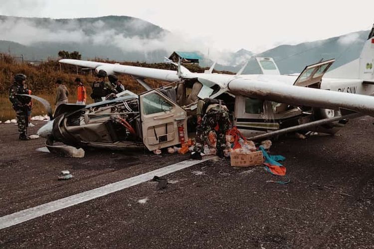 Pesawat jatuh di Bandara Ilaga