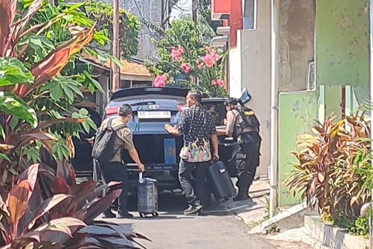 Rumah Bupati Sukoharjo Etik Simpan Brankas Berisi Emas 2,5 Kg Diduga Hasil Peras Bawahan