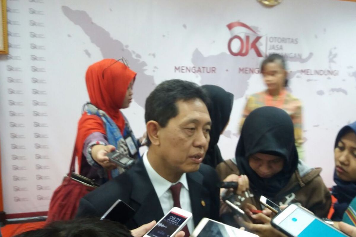 Kepala Eksekutif Pengawas Perbankan OJK, Heru Kristiyana di Gedung OJK Jakarta, Jumat (10/11/2017). 