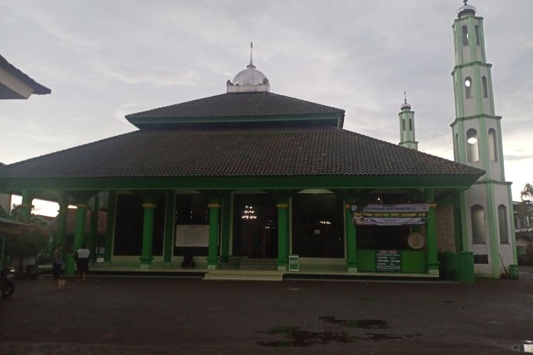 Masjid Besar Rancaekek dipercaya sebagai masjid tertua di wilayah Timur Kabupaten Bandung, masjid tersebut menjadi saksi bisu peperangan kemerdekaan Indonesia 