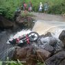 Heboh, Motor Vixion Tergeletak di Sungai Manggarai Barat, Pengendaranya Hilang Diduga Terseret Banjir
