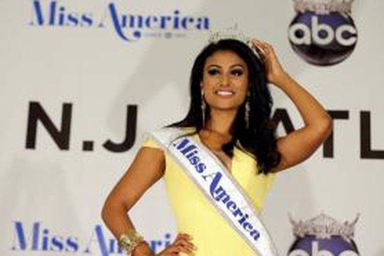 Nina Davuluri (24) menjadi perempuan keturunan India pertama yang memenangkan kontes kecantikan Miss America.