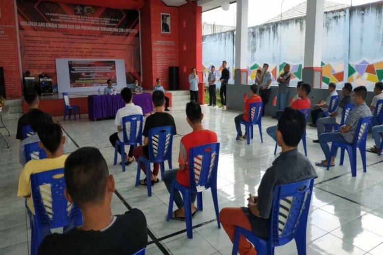 Para warga binaan Rutan Kelas IIA Malendeng, Manado, Sulut, dapat asimilasi di rumah, Senin (6/4/2020)