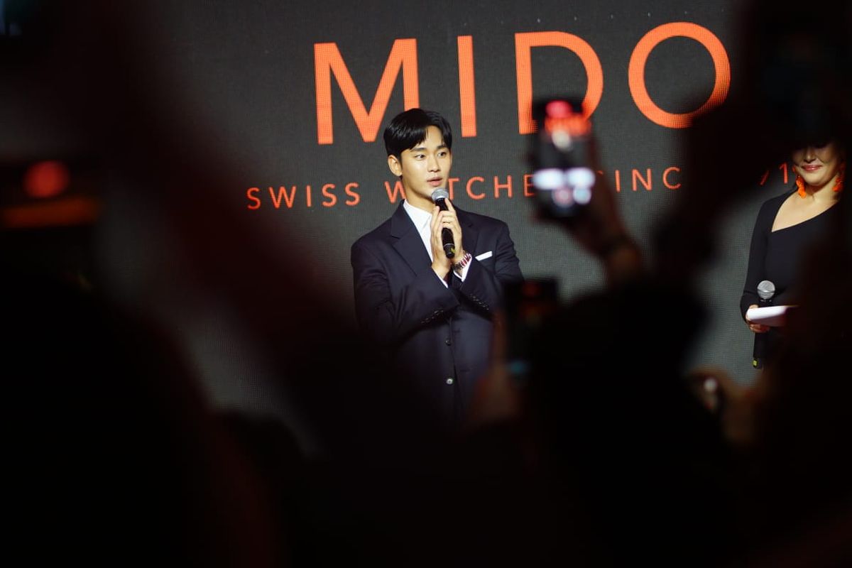 Kim Soo Hyun saat hadir sebagai brand ambassador Mido, pabrikan arloji asal Swiss, yang meluncurkan koleksi terbaru arloji Multifort TV Big Date, di Bangkok, Thailand, Kamis (29/6/2023).