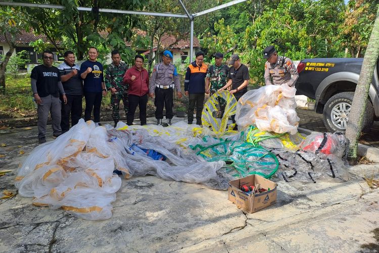 Lebaran Ketupat, Polisi Sita Puluhan Balon Udara dan Petasan di Trenggalek