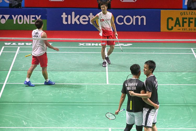 Ganda Putra Indonesia, Mohammad Ahsan - Hendra Setiawan bertanding melawan ganda putra Jepang, Takuro Hoki - Yugo Kobayashi pada pertandingan semifinal BliBli Indonesia Open 2019 di Istora Senayan Jakarta, Sabtu (20/7/2019). Ahsan - Setiawan melaju ke final setelah menang 17-21, 21-19, dan 21-17.