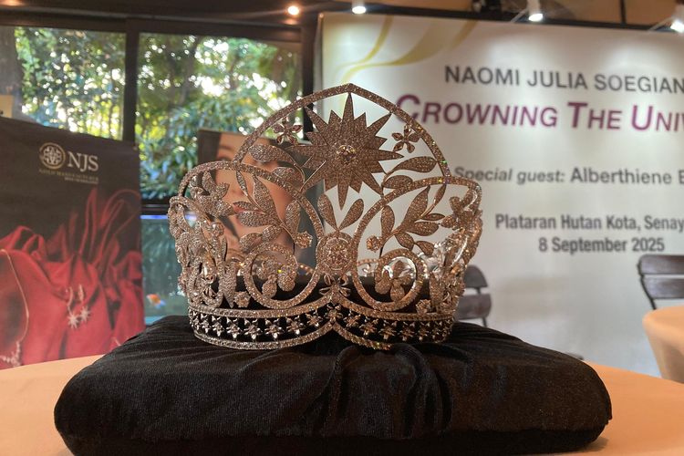 Mahkota untuk Miss Universe Singapore 2025.