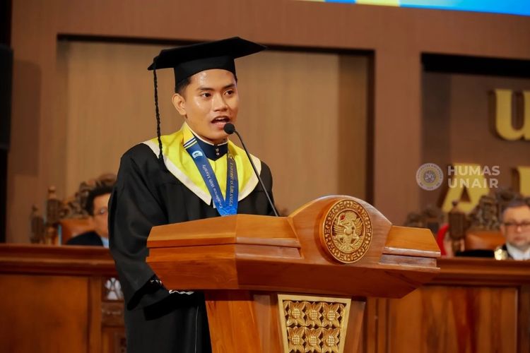 Kisah Afandi, Anak Penjual Pisang Rebus yang Lulus S1 Cumlaude dan Raih Beasiswa S2 Unair