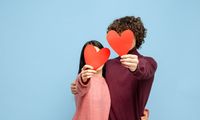 Kirim 5 Pesan Ini untuk Pasangan, Menjaga Hubungan Tetap Hangat