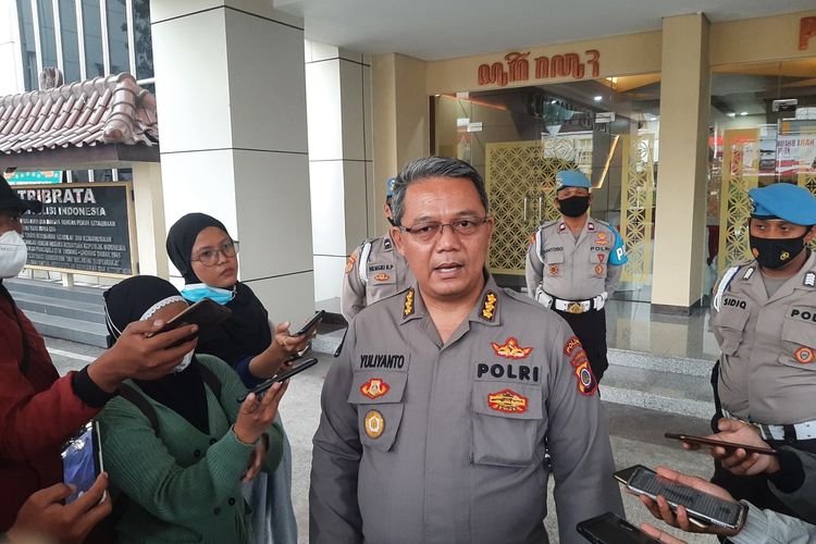 Kabid Humas Polda DIY Kombes Pol Yuliyanto saat menjelaskan kepada wartawan terkait kronologi peristiwa yang berbuntut perusakan di Babarsari, Kecamatan Depok, Kabupaten Sleman.