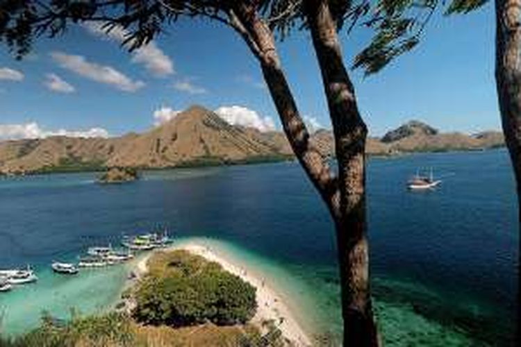 Panorama di Pulau Kelor, Manggarai Barat, Nusa Tenggara Timur.