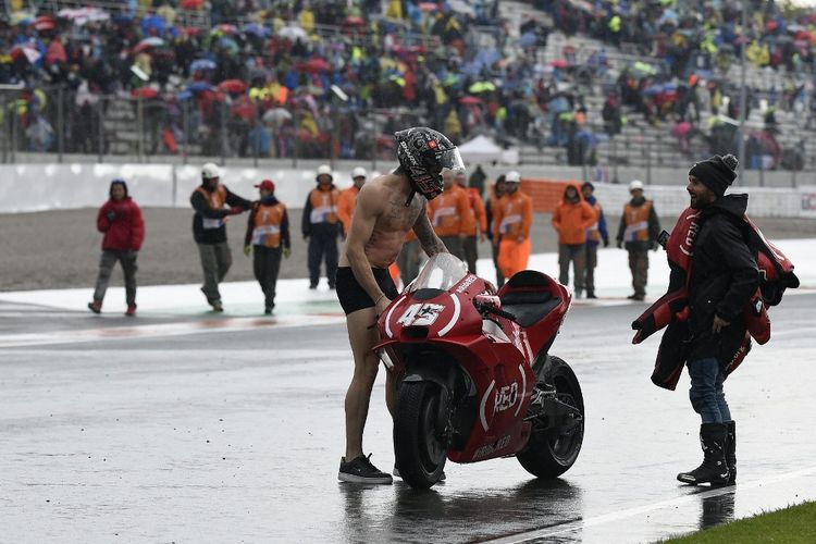Scott Redding saat balapan terakhirnya bersama Aprilia di MotoGP. (Photo by JOSE JORDAN / AFP)