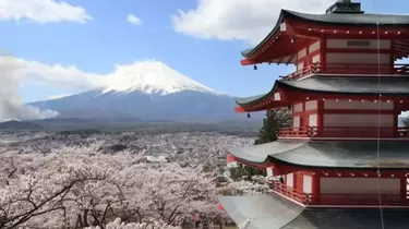 Kereta Wisata Gunung Fuji Khusus Turis Mulai Beroperasi, Tertarik Coba?