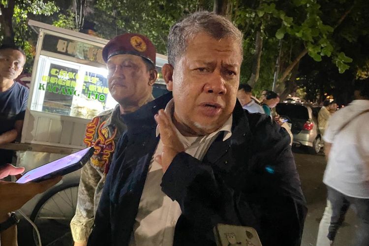 Wakil Ketua Umum Partai Gelora Fahri Hamzah mengungkap empat sosok bakal calon wakil presiden dari Prabowo Subianto usai pertemuan Koalisi Indonesia Maju (KIM) di kediaman Prabowo di Jalan Kertanegara, Kebayoran Baru, Jakarta Selatan, Jumat (13/10/2023) petang.