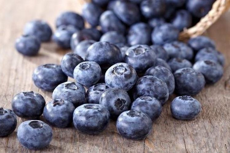 Buah blueberry tidak hanya mengandung antoksidan yang tinggi tapi juga baik untuk kulit dan mencegah kanker. 