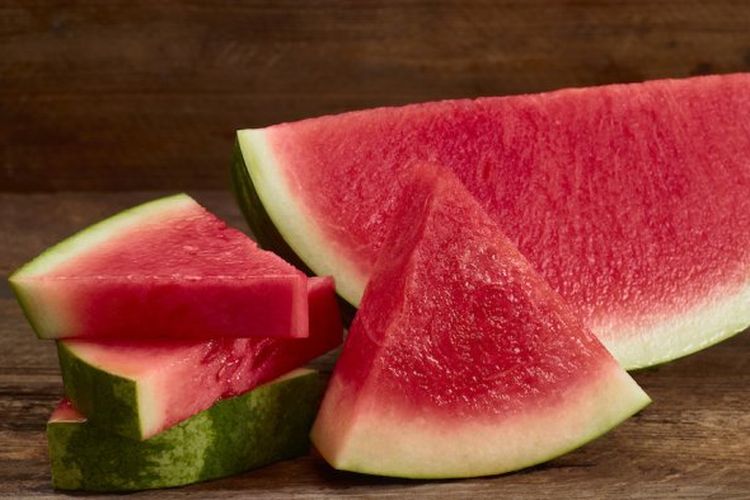 Tak hanya segar, semangka termasuk buah yang bagus untuk asam lambung
