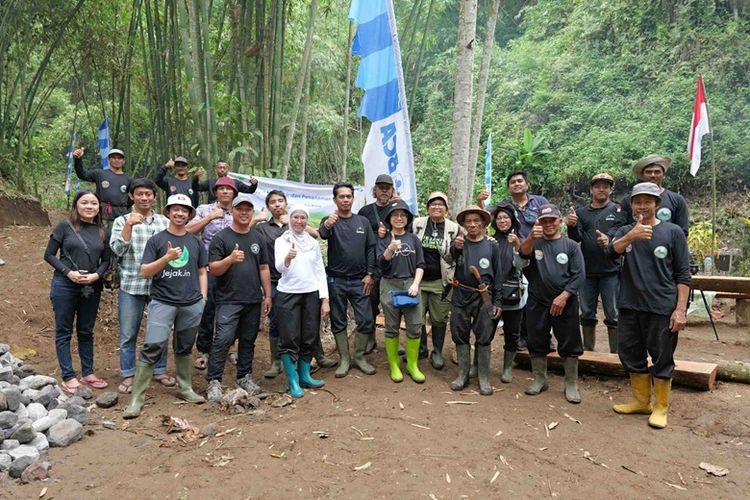 Program Penanaman Pohon dan Restorasi Mata Air merupakan kelanjutan kolaborasi BCA dan Jejakin yang dimulai pada 2023. 