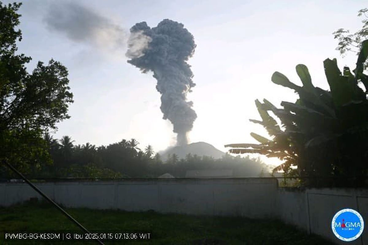 BNPB Bersiaga Antisipasi Dampak Erupsi Gunung Ibu yang Berstatus Awas