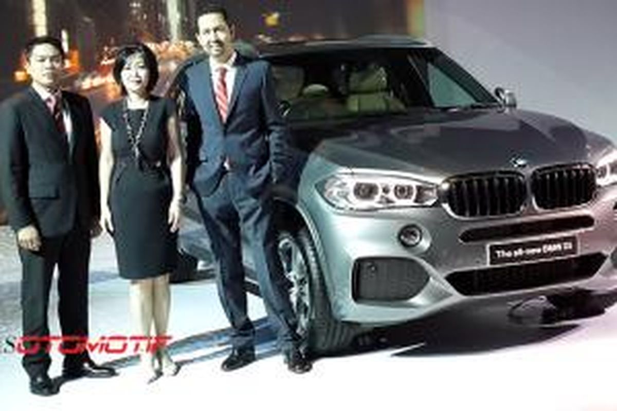 Proses peluncuran BMW X5 generasi terbaru di Jakarta, Kamis (20/3/2014)