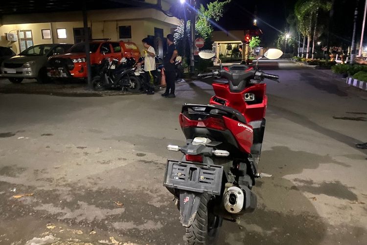 Polisi Tangkap Pencuri Motor dan Tas Milik Turis Skotlandia yang Dicuri di Lombok Barat
