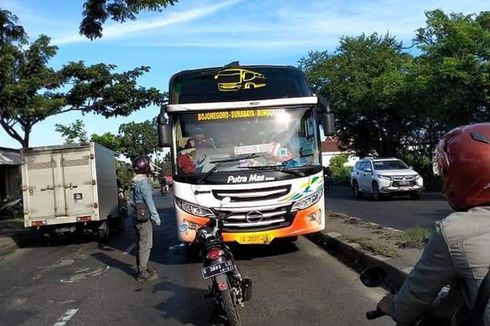 Pria Nekat Hadang Bus Salah Jalan di Gresik, Polisi Berikan Apresiasi