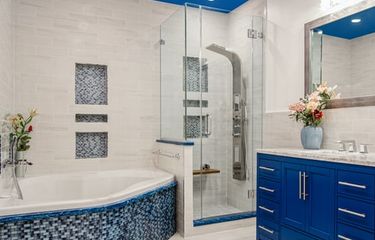 8 Cara Mempercantik Kamar Mandi Tanpa Merenovasinya Halaman all ...