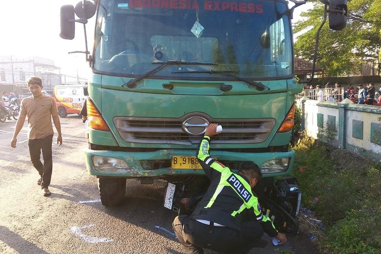 Truk Rem Blong Tabrak 3 Motor dan 4 Pejalan Kaki di Jombang, 2 Orang Tewas