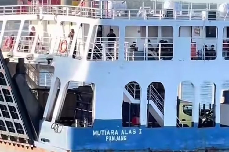 4 Kapal Feri Kayangan-Poto Tano Dilarang Berlayar, Sistem Keselamatan Bermasalah