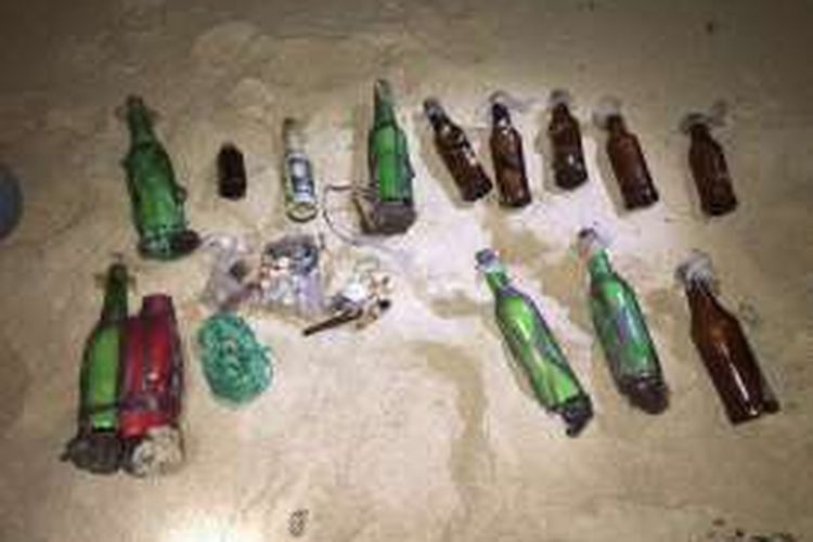 Belasan botol bahan peledak siap pakai yang diamankan aparat kepolisian Polres Kabupaten Halmahera Timur, Maluku Utara