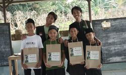 Gandeng Tokopedia, Dompet Dhuafa Salurkan Paket Alat Tulis dan Al-Qur'an untuk Siswa Shuffah Al Mustanir