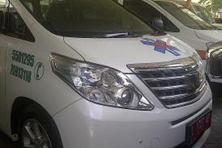 Ambulance VVIP jenis Toyota Alphard milik RS dr Soetomo.
