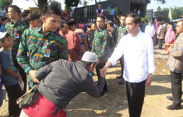 Mau Foto Bareng Jokowi Simak Trik Ini Halaman All Kompas Com Mau Foto Bareng Jokowi Simak Trik Ini Halaman All Kompas Com