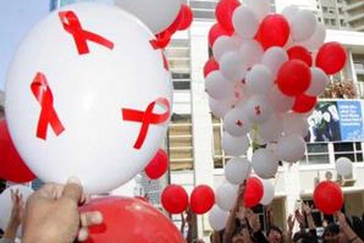 Pengidap AIDS tak selayaknya dijauhi. Rangkulah mereka