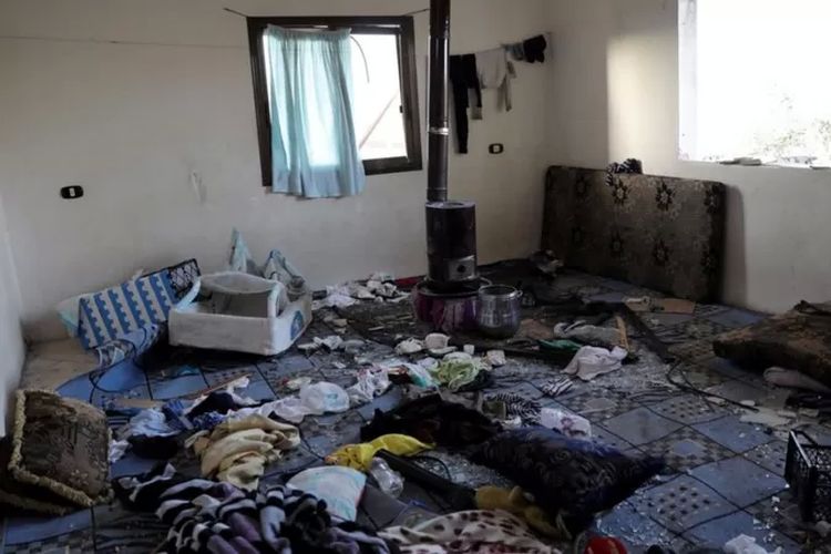 Pemerintah AS mengatakan keluarga Qurashi dan dua orang lainnya tinggal di dalam gedung yang digerebek.